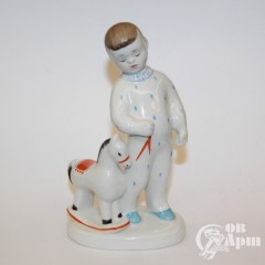 Скульптура "Мальчик с лошадкой"